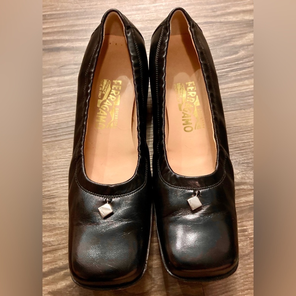 Salvatore‎ Ferragamo Women’s Size 8.5 Black Patent Leather Narrow Italian Flats